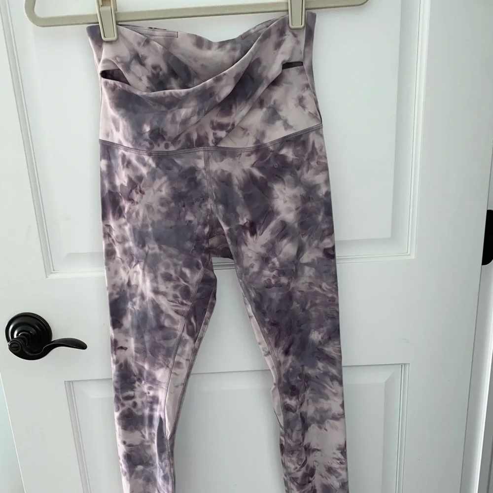 LULULEMON LEGGINGS - Picture 1 of 2